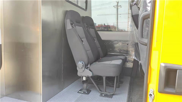 防訊救險車_救險車報價_依維柯歐勝氣防救險車_消防搶險救援車_防震指揮車
