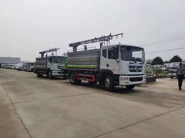 12方鐵路工地多功能抑塵車(chē)_鐵路裝卸煤炭防塵車(chē)東風(fēng)國六鐵路抑塵車(chē)_全自動(dòng)霧炮車(chē)質(zhì)量好_煤炭車(chē)皮封層車(chē)_15噸煤炭降塵車(chē)