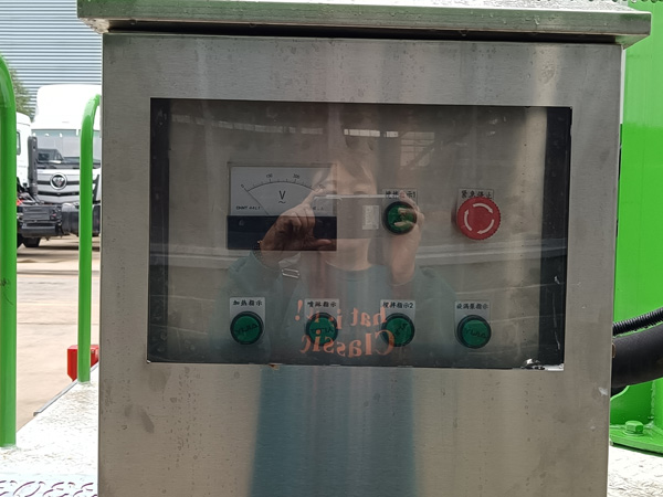12噸鐵路抑塵車(chē)_礦場(chǎng)鐵路表面封層降塵作業(yè)車(chē)15方鐵路抑塵車(chē)_火車(chē)皮抑塵劑噴灑車(chē)廠(chǎng)家批發(fā)價(jià)_東風(fēng)D9鐵路抑塵車(chē)_15噸霧化抑塵車(chē)