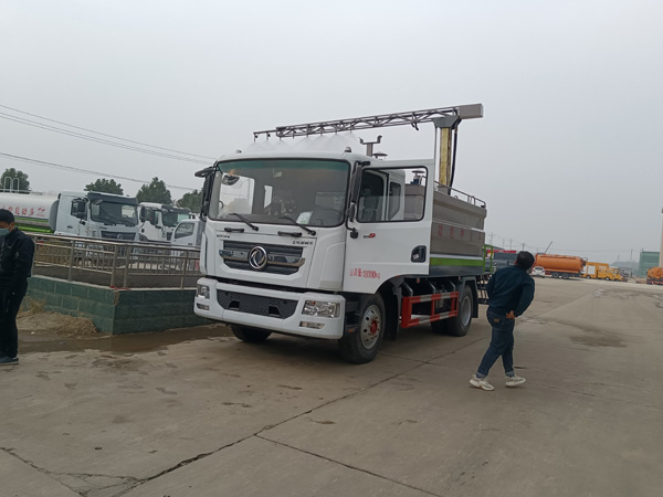 東風(fēng)華神T3鐵路抑塵車(chē)_霧炮灑水車(chē)鐵路運煤降塵噴霧車(chē)_5方鐵路抑塵車(chē)_降塵灑水車(chē)便宜_東風(fēng)D9煤炭降霾車(chē)_10方煤炭揚塵噴霧車(chē)廠(chǎng)家直銷(xiāo)