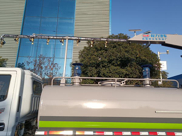 東風(fēng)D9煤碳降塵車(chē)_火車(chē)皮煤炭抑塵劑封層車(chē)鐵路運煤降塵噴霧車(chē)_5方鐵路抑塵車(chē)_降塵灑水車(chē)便宜_東風(fēng)D9煤炭降霾車(chē)_10方煤炭揚塵噴霧車(chē)廠(chǎng)家直銷(xiāo)